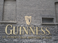 the outside of the guiness storehouse