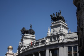 chariots atop a bank building