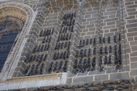chains of freed crusaders on the walls of San Juan de los Reyes