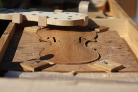 the luthier's work