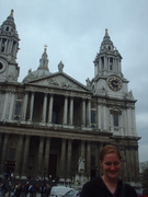 gail infront of st. paul's [2001.05.03]