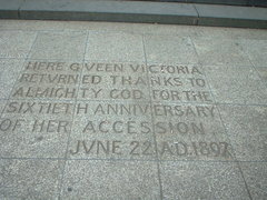 queen vic memorial sidewalk [2001.05.03]